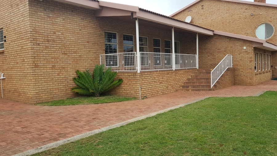 5 Bedroom Property for Sale in Sasolburg Rural Free State